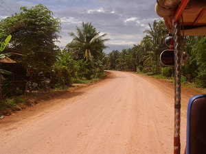 The road to Phnom Sampeau