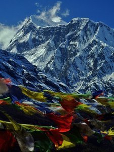Annapurna s tibetskymi modlitebnymi vlajkami