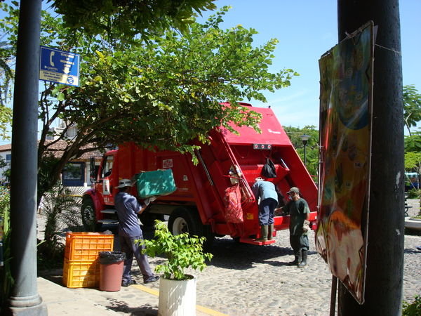 Keeping Suchitoto Clean