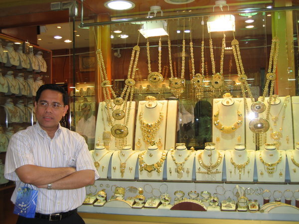 Odes Shopping in the Gold Souq
