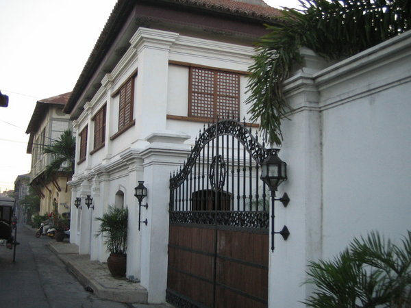 Of Colonial Mansions and Cobbled Streets