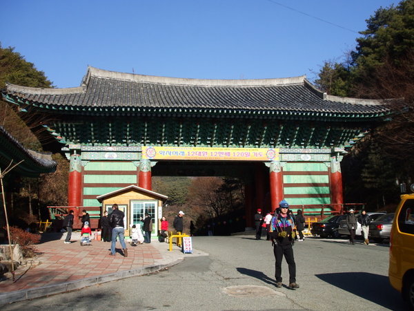 The big ancient gates at Donghwa Sa