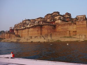 The imposing Ramnagar Fort.