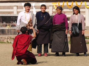 Tibetan pilgrims at Dhamek Stupa
