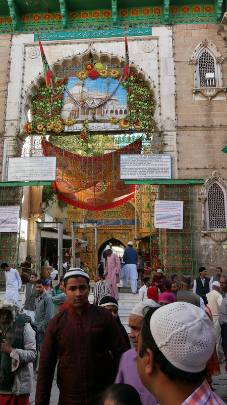 Approaching the Dargah of Khwaja Moin-Ud-Din Chisti 