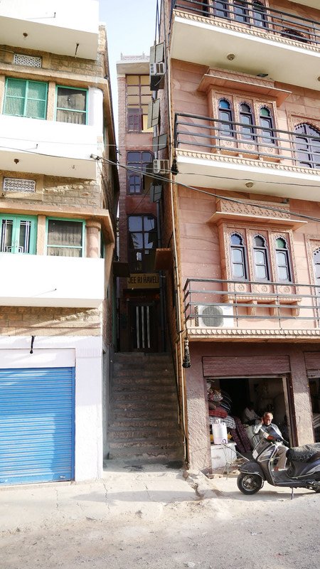 The concealed entrance to Jee Ri Haveli
