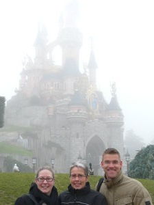Tesni, Mum and Yohanne in front of the castle