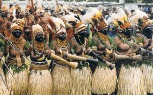 Female Engan Sing-sing group | Photo