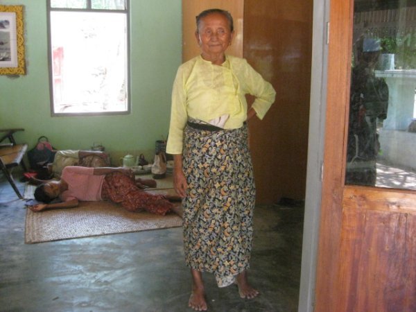 dp 111208 Mang Soe Mother BAGAN, MYANMAR